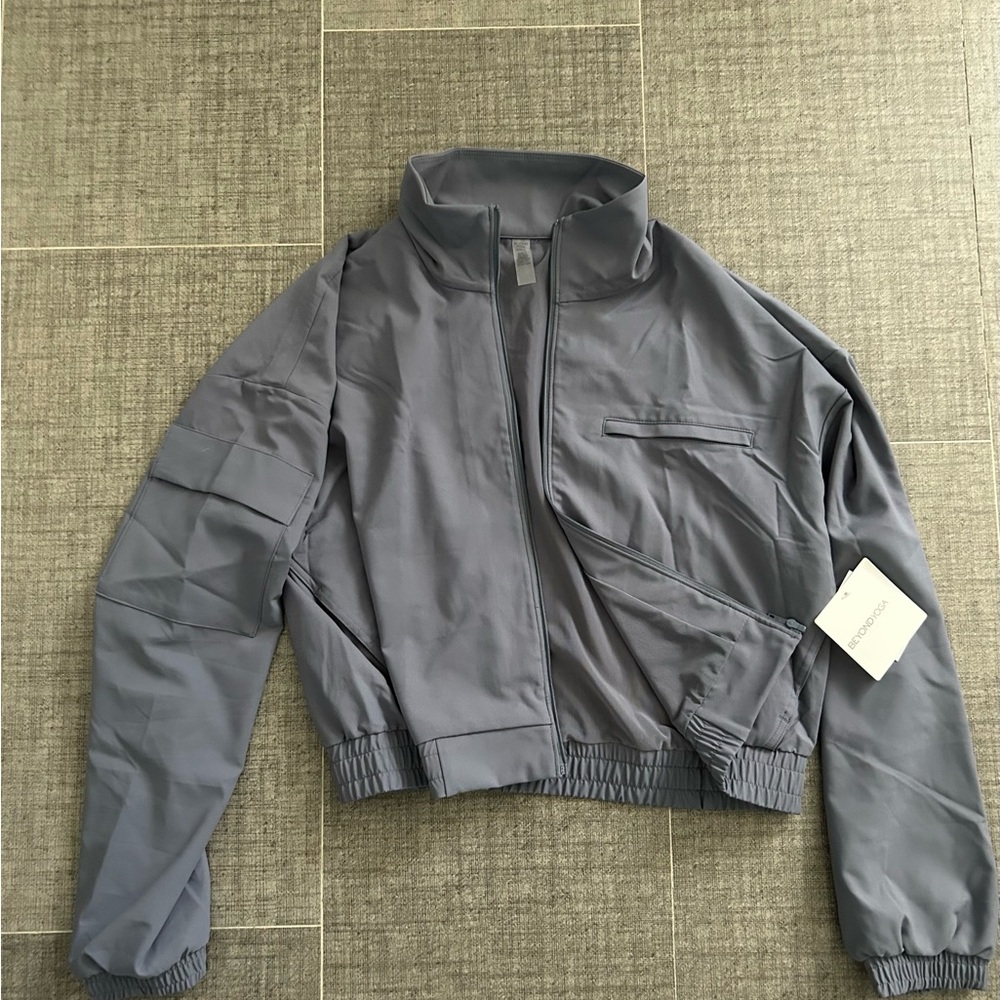 Beyond Yoga Status Pocket Sleeve Cropped Jacket
